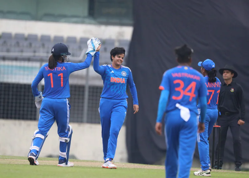 6bf1s3kg_india-womens-team-twitter_625x300_09_July_23
